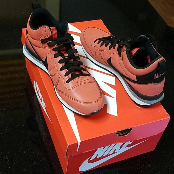 Nike Internationalist Mid main image 3